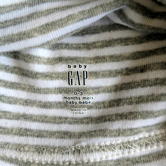 🌟3 for $15 babyGap gray & white striped baby bear hat 0-3 months unisex - Picture 2 of 2